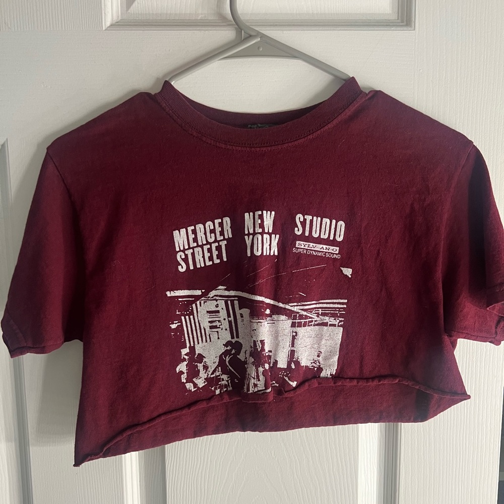 ONE SIZE.. if you are familiar with brandy melville you know about sizing.